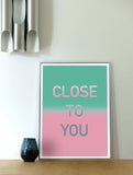 affiche-poster-close-to-you-propagande-official-table